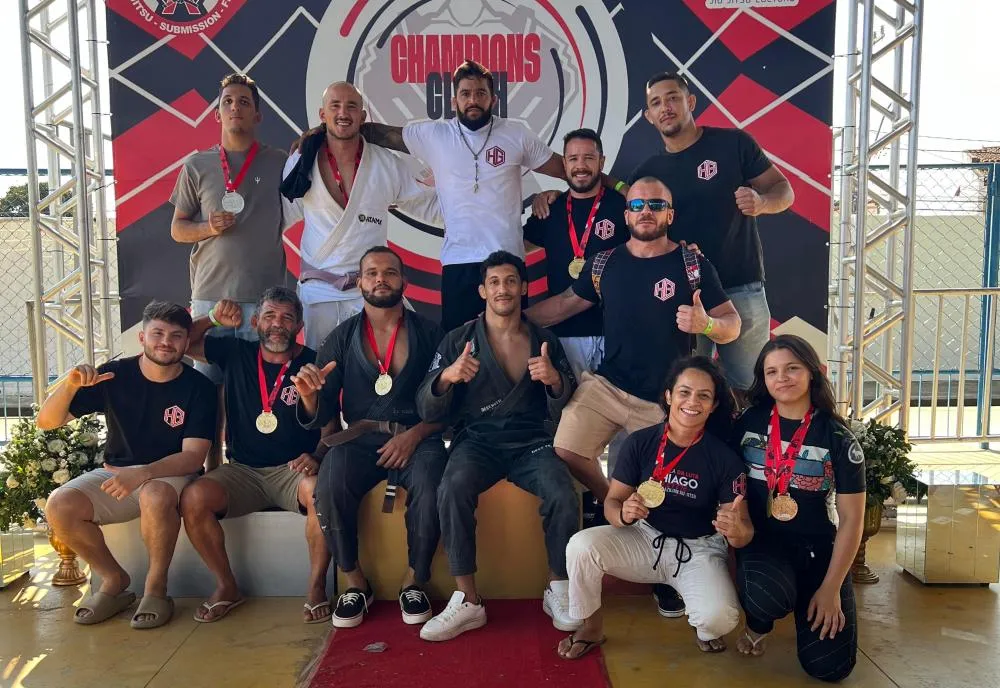 Academia Escola da Luta HG de Livramento conquista 8 medalhas no Champions Clash BJJ em Vitória da Conquista