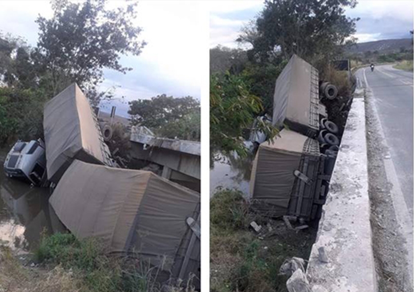 Carreta se envolve em acidente e despenca de ponte na Chapada Diamantina