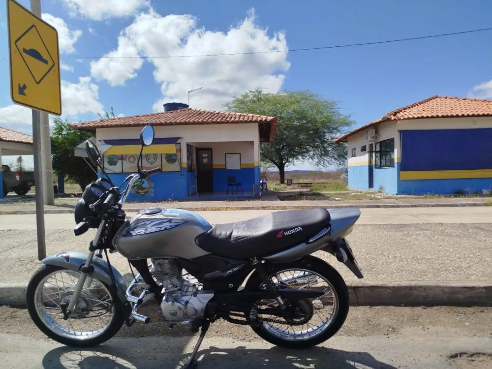 Homem é detido com motocicleta roubada na BA-026 durante abordagem em Tanhaçu