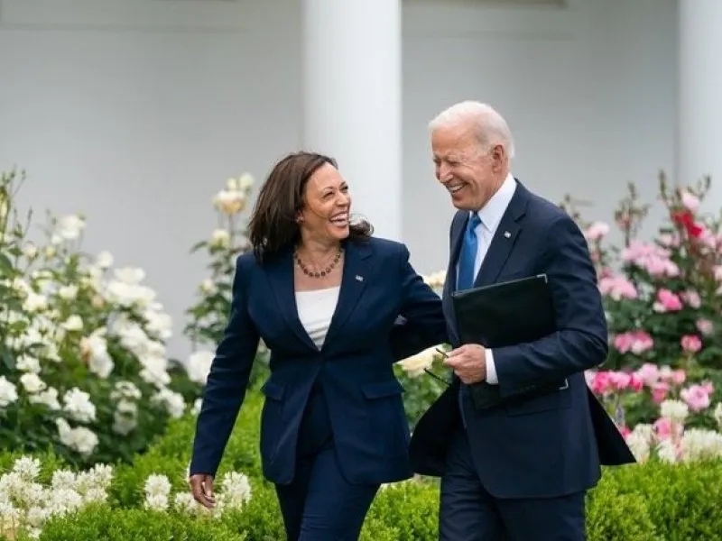 Após desistência, Biden declara apoio a Kamala Harris para presidência dos EUA