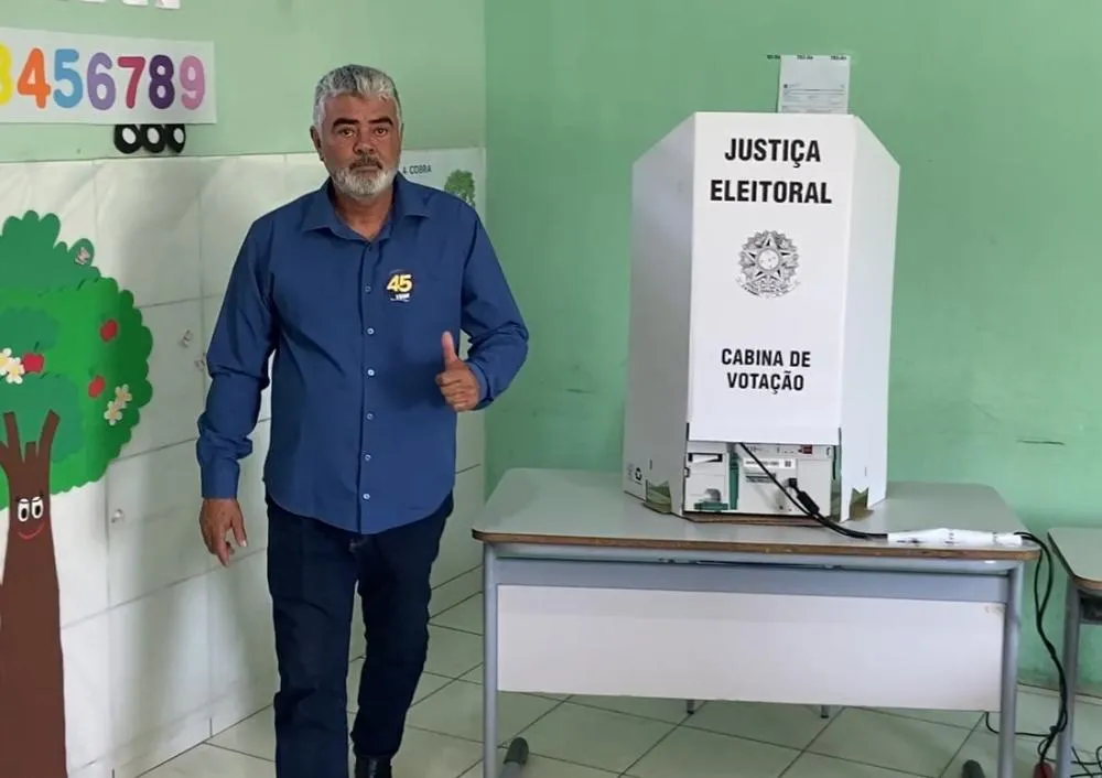 Ailton Porto Viana 'Tebé da Manga' vota em Livramento e expressa confiança na vitória