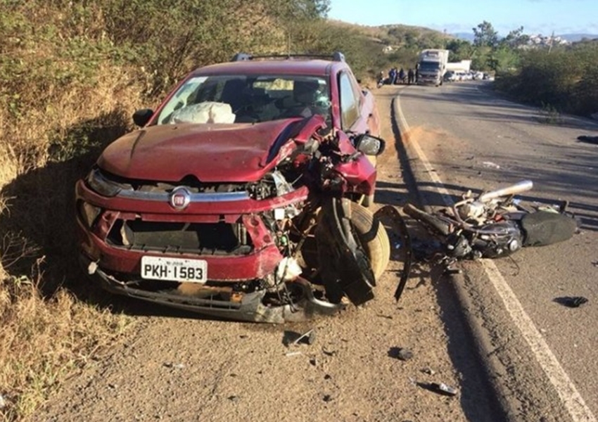 Motociclista morre na BR-330, saída de Jequié para Jitaúna, após colisão com caminhonete