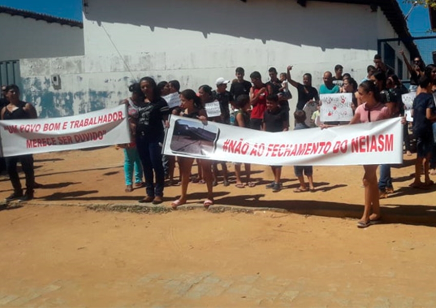 Dom Basílio: pais, alunos, professores e comunidade local protestam contra o fechamento do Núcleo Educacional Integrado Alfredo Souza Machado