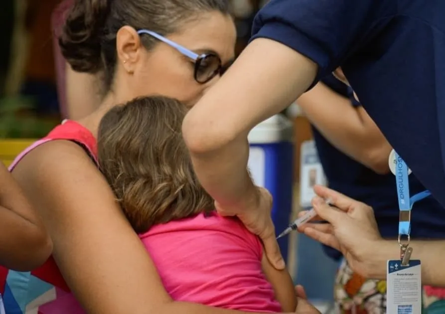 Brasil sai da lista de países com menor índice de vacinação infantil após dois anos