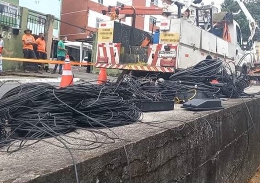 200 toneladas de fiação irregular de telecomunicação são retiradas na Bahia