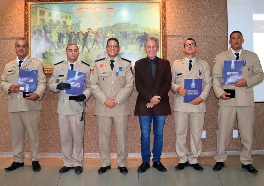 Policiais da 46ª CIPM de Livramento de Nossa Senhora são homenageados com Medalha Marechal Argolo