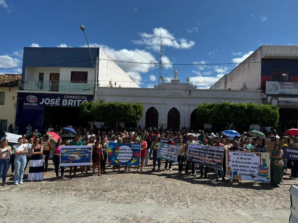 Manifestação em Jussiape cobra aprovação de recursos pela Câmara de Vereadores