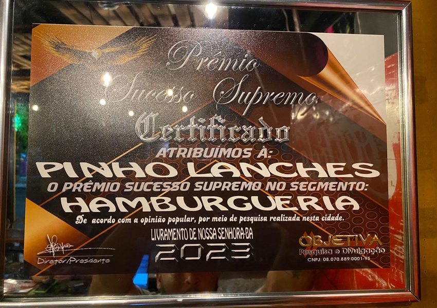 Pinho Lanches recebe o Prêmio Sucesso Supremo na categoria Hamburgueria