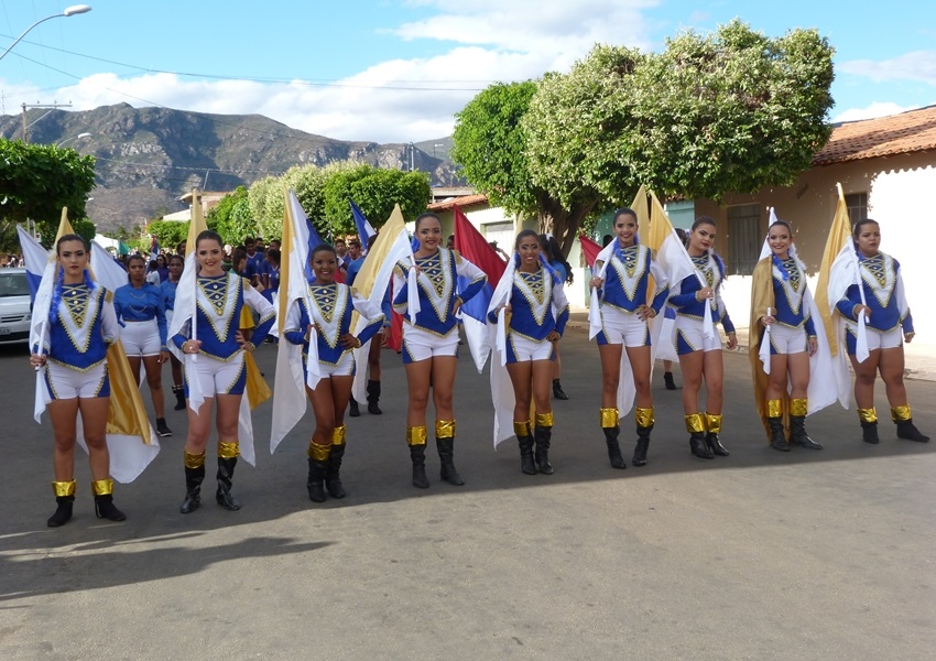 Desfile de 7 de setembro reúne milhares de pessoas na Avenida Presidente Vargas