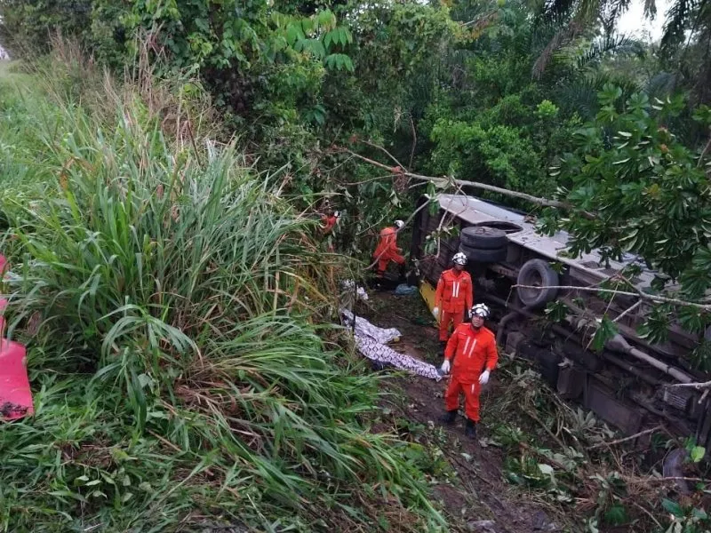 Governo da Bahia presta apoio a vítimas de acidente grave na BR-324 envolvendo ônibus de Canarana