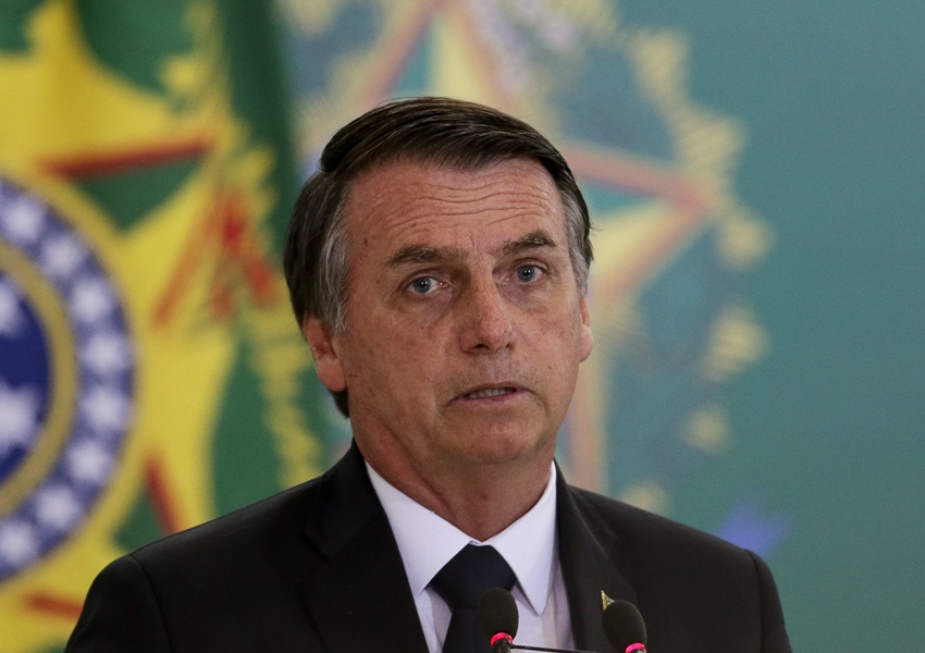 Bolsonaro assina decreto sobre posse de armas nesta terça-feira