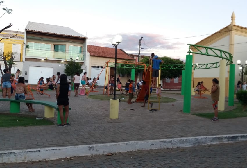 Praça com academia ao ar livre e parquinho vira espaço preferido dos Livramentenses