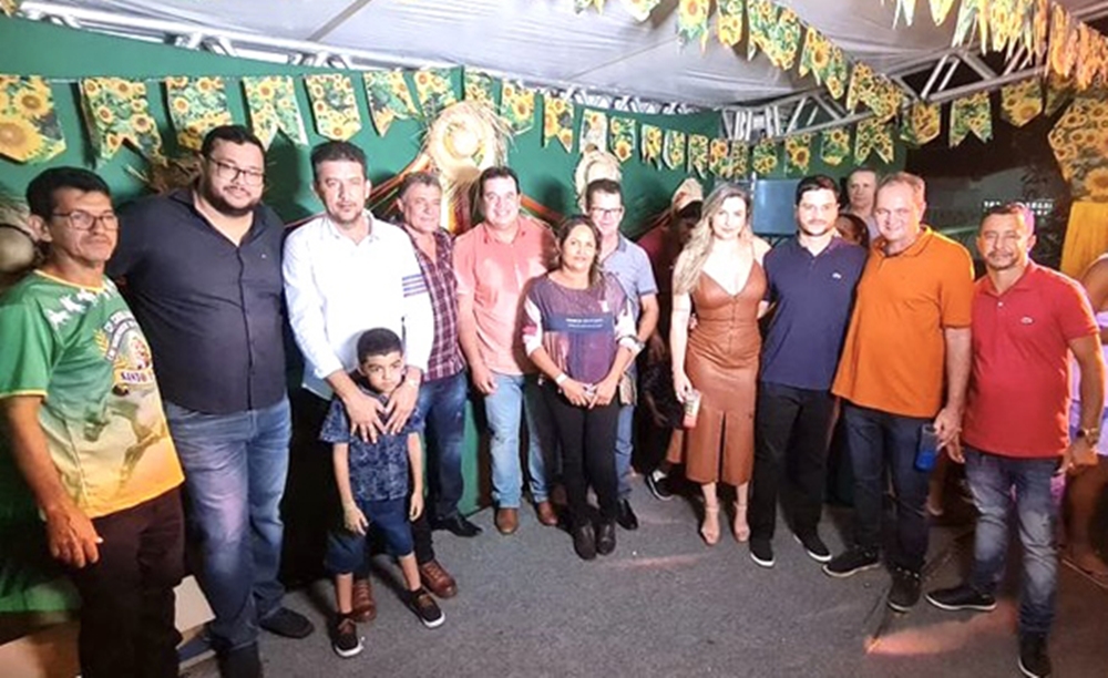 Deputado Marquinho Viana participa dos festejos de Santo Antônio em Caraíbas