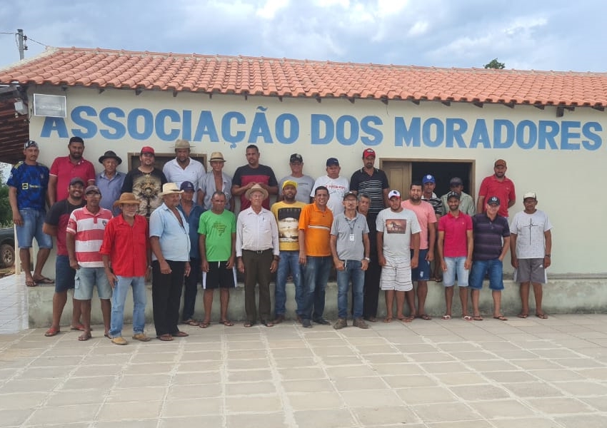 Doação de trator para Associação dos Moradores de Tamboril promete fortalecer agricultura local