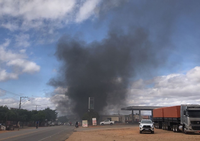 Livramento: galpão de frutas fica parcialmente destruído por incêndio