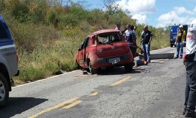 Carro capota na BA-142 e deixa dois mortos no trecho que liga Anagé à Sussuarana