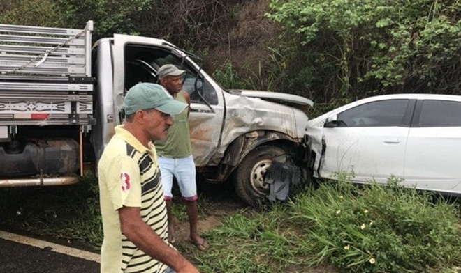 Polícia identifica vítimas fatais do grave acidente entre caminhão e carros na BR-101