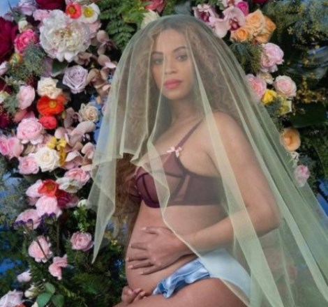 Beyoncé anuncia gravidez de gêmeos