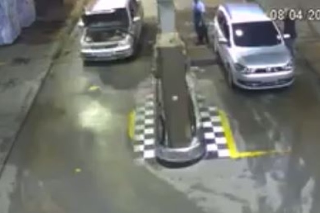 Vídeo mostra momento em que carro explode em posto no RJ