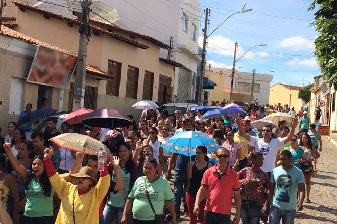 Em Livramento Professores e servidores públicos protestam contra reforma da Previdência