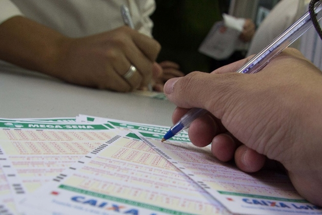 Acumulada, Mega-Sena pode pagar prêmio de R$ 6 milhões na próxima quarta