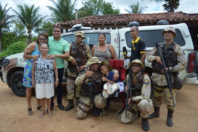 PMs realizam sonho de criança que possui doença rara