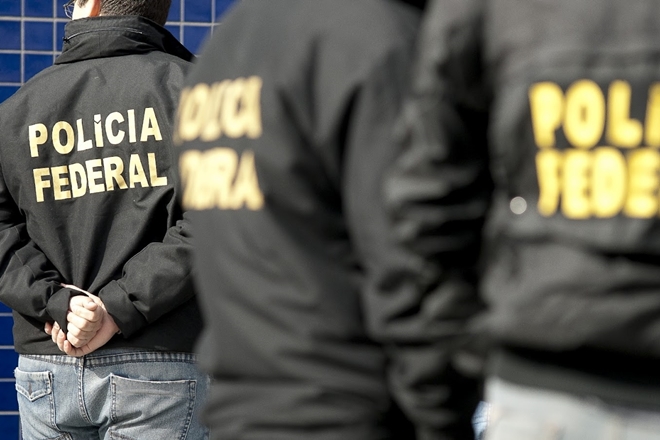 Polícia Federal prende quatro por fraudes em bancos