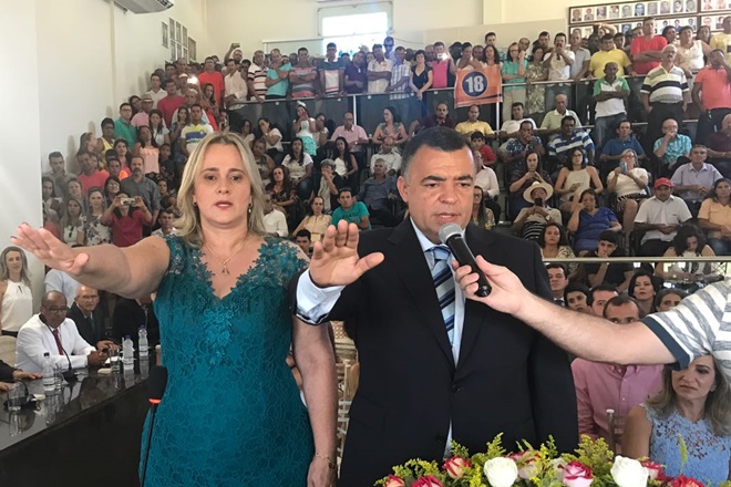 Prefeito, vice e vereadores são empossados em Livramento de Nossa Senhora